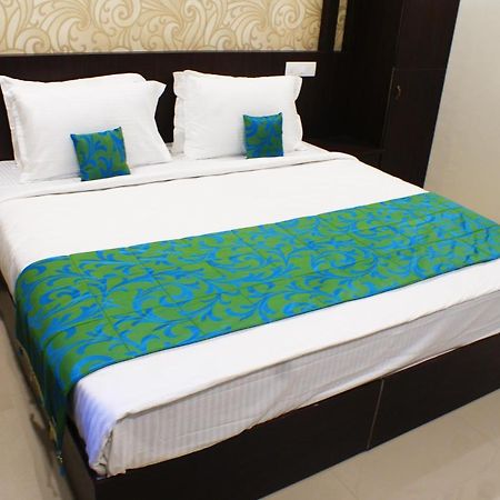Collection O 8267 Galaxy Inn Коччи Экстерьер фото