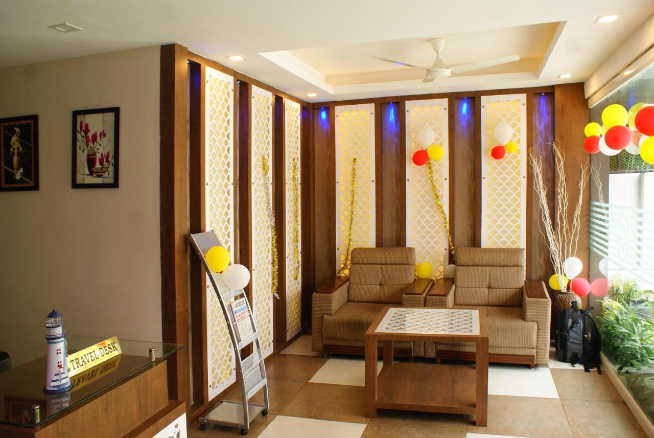 Collection O 8267 Galaxy Inn Коччи Экстерьер фото
